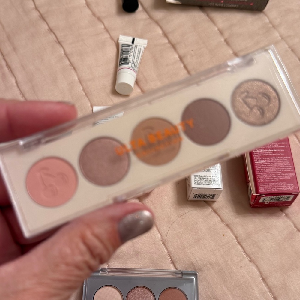Primers and Make-up Collection - Picture 6 of 13
